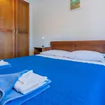 Apartment Valun1 *