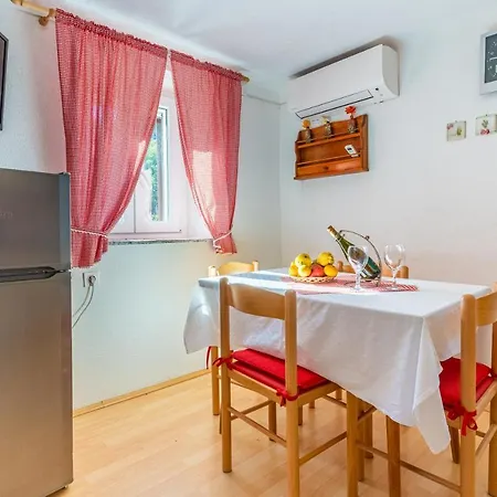 Apartment Valun1