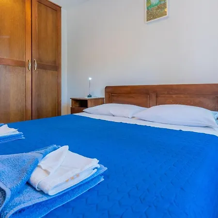 Apartment Valun1 *