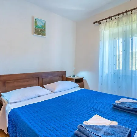 Valun1 Apartment *