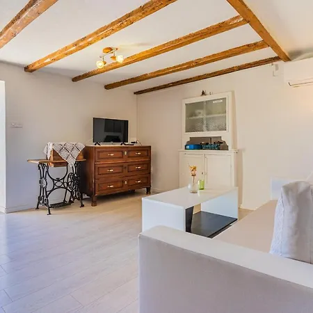 Valun1 Apartment *