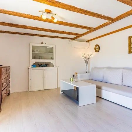 Apartment Valun1 Valun