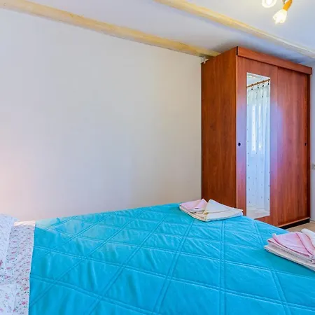 Apartment Valun1
