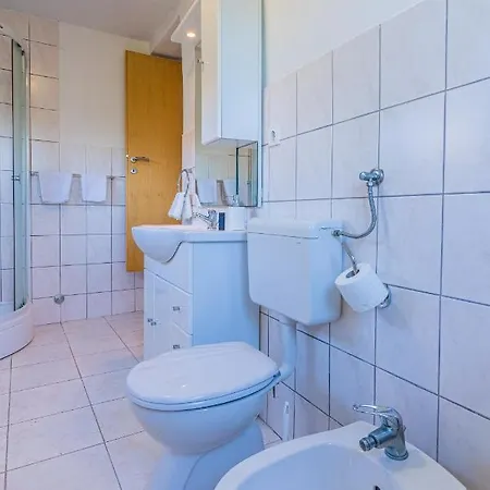Apartment Valun1