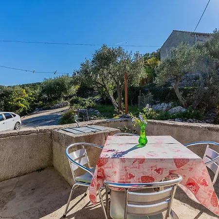 Apartment Valun1 *