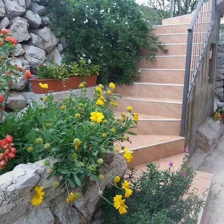 Apartment Valun1