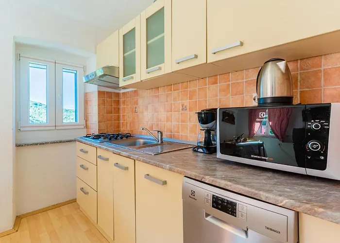Valun1 Apartment *