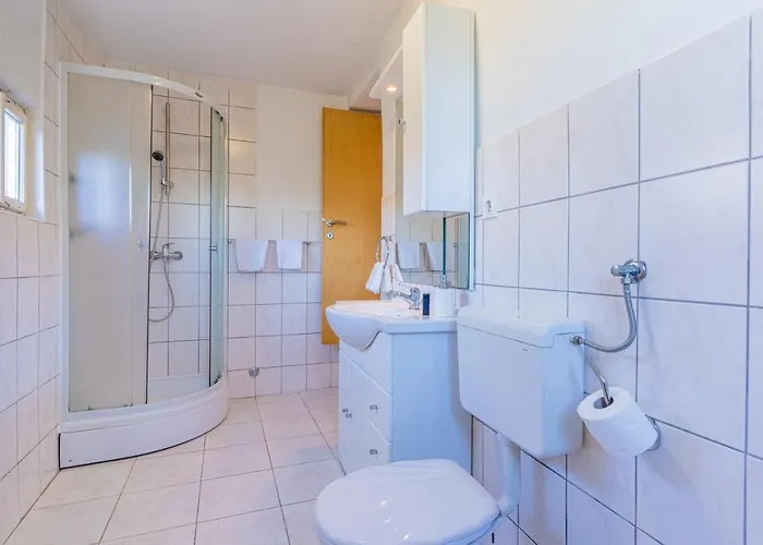 Apartment Valun1