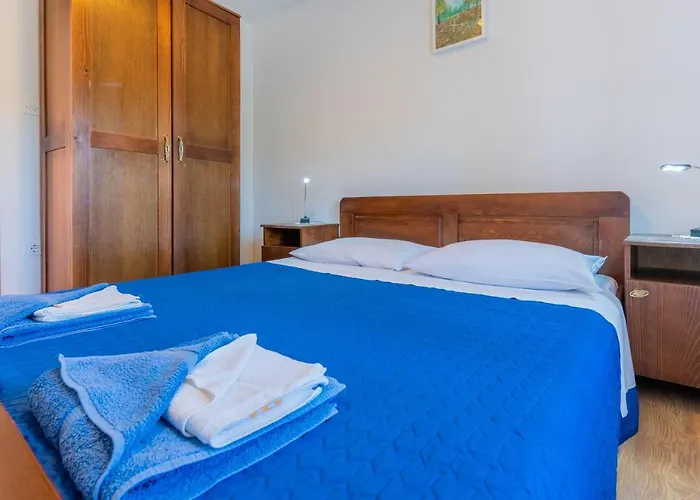Apartment Valun1 *