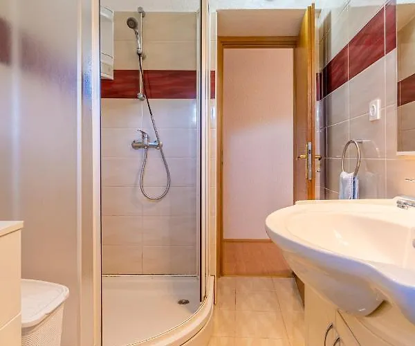 Apartment Valun1 *
