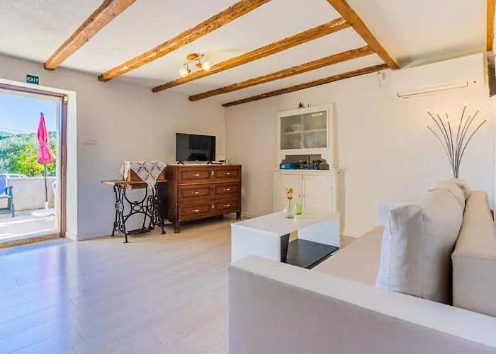 Valun1 Apartment *