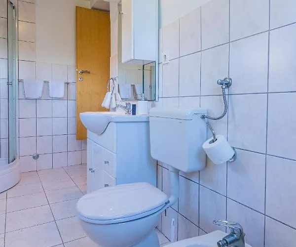 Apartment Valun1