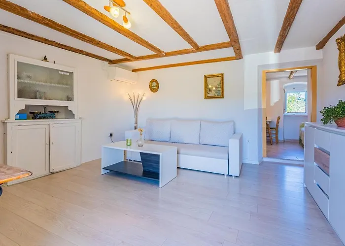 Apartment Valun1 *